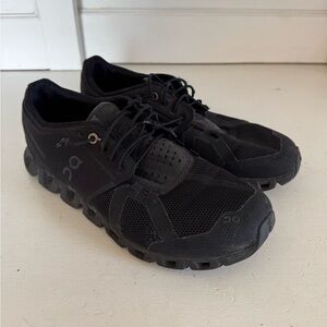 On Cloud women’s black running shoes size 8